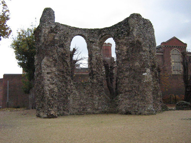 Part of the abbey ruins. Author: George Evans – CC BY-SA 2.0