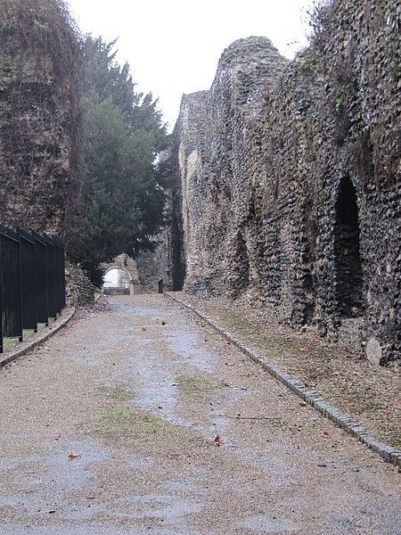 Part of the abbey’s walls. Author: Bill Nicholls – CC BY-SA 2.0