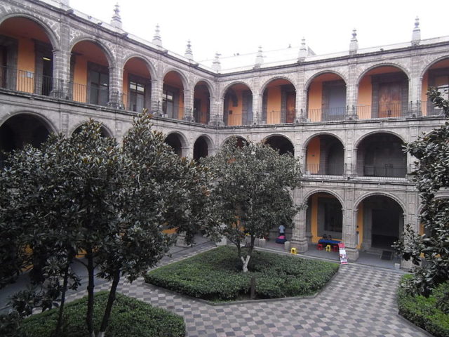 Part of the inner yard. Author: Patricia Alzuarte Díaz – CC BY-SA 3.0