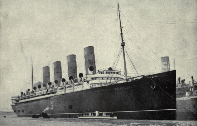 RMS Mauretania (1906) sailing alongside other ships