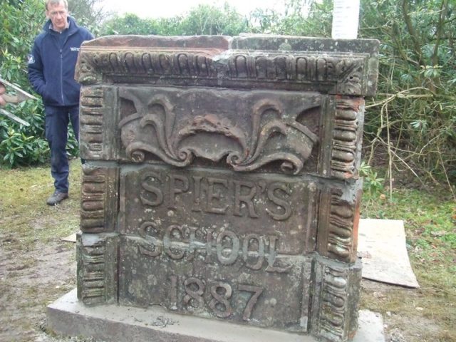 Spier’s School Memorial.