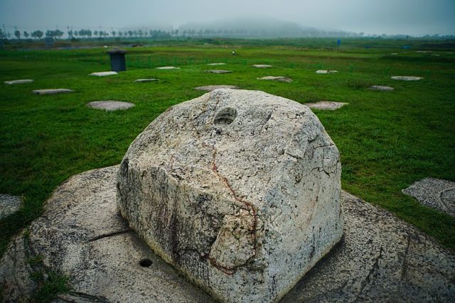 Temple ruins. Author: Ronnie Dayo – CC BY-SA 4.0