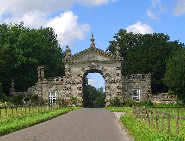 The arch that was part of the Beckford’s Folly. Author: Steve Sheppard – CC BY-SA 2.0