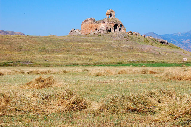 The church ruins in 2007. Author: Scott Newman – CC BY 2.0