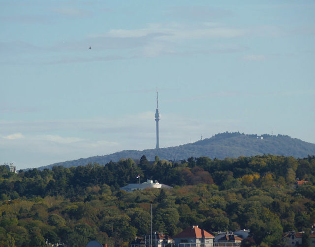 The mountain and the tower. Author: Михајло Анђелковић – CC BY-SA 3.0