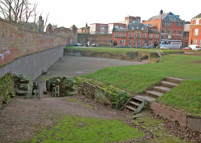 The Roman Amphitheater. Author: Dennis Turner – CC BY-SA 2.0