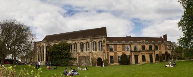 The south side of the palace. Author: Mark J. Pearce – CC BY-SA 3.0