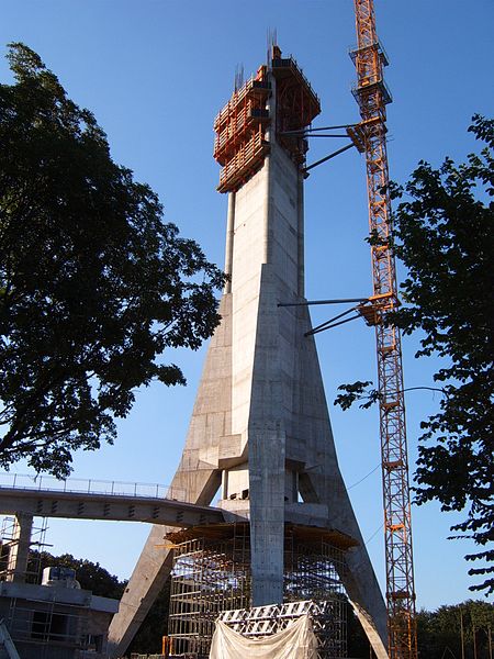 The tower under construction in 2008. Author: Nenad Bumbić – CC BY-SA 3.0