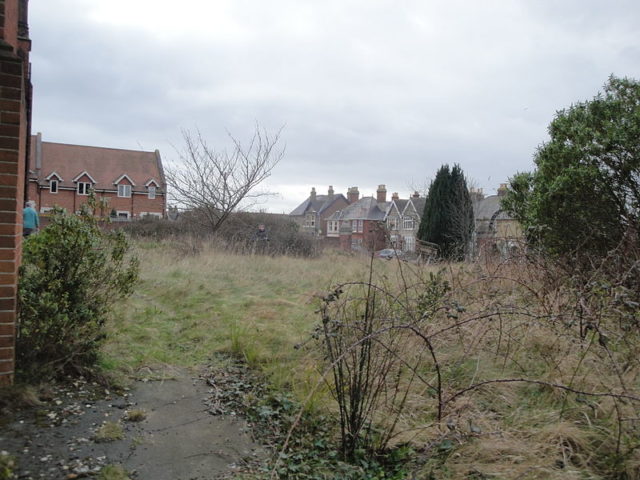 View of the abandoned hospital grounds. Author: Editor5807 – CC BY 3.0