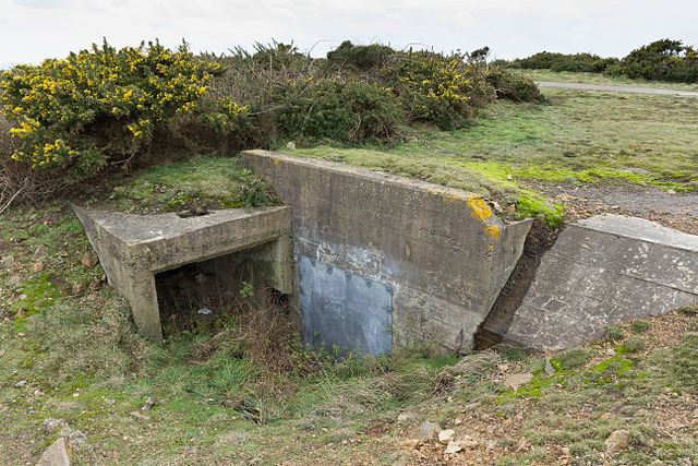 Bunker entrance/ Author: Danrok – CC BY-SA 3.0