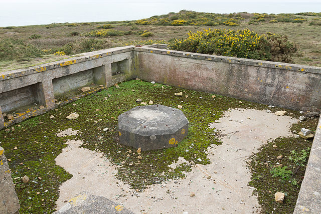 Flak gun emplacement/ Author: Danrok – CC BY-SA 3.0