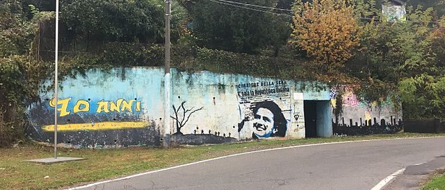 The Marnate’s bunker – view from the street and the mural on one of the entrances/ Author: Rockycookies11 – CC BY-SA 4.0