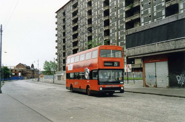Queen Elizabeth Flats in 1993. Author: Donald Booth – CC BY-SA 4.0