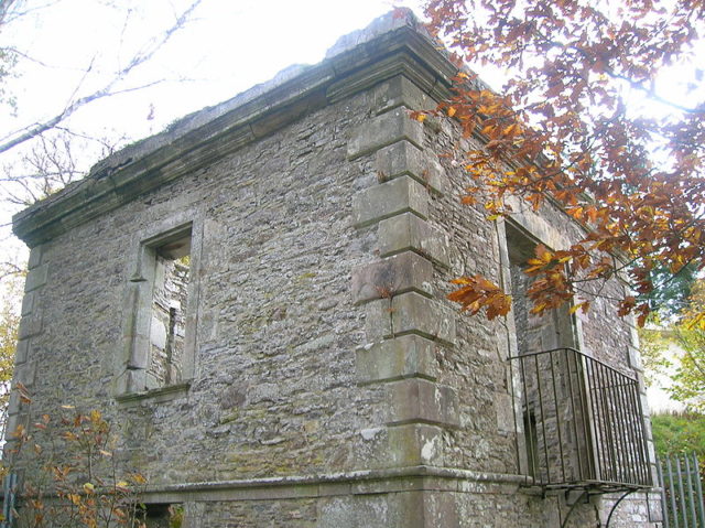 Side view of the pavilion. Author: Rosser1954