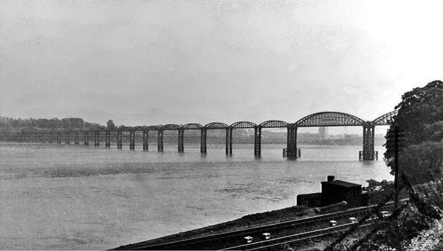 The bridge in 1948. Author: Ben Brooksbank – CC BY-SA 2.0