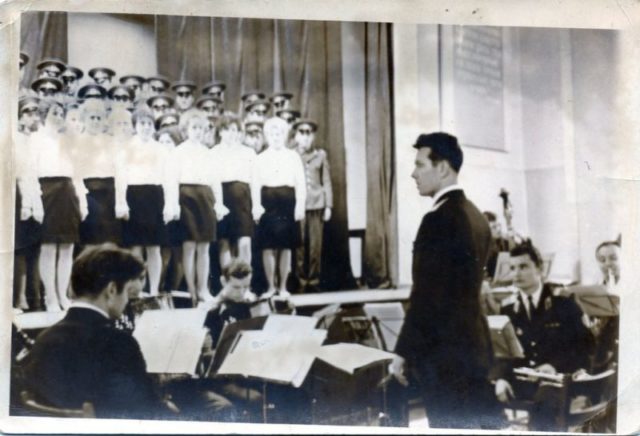 How the stage of the soldier’s club used to look like during special occasions. Source: Private Archive