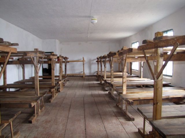 Reconstruction of a Gulag room for 60 people ©Ilya Buyanovskiy