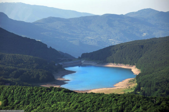 View of lake and mountains near the station ©Marat Dupri / mister_marat@livejournal.com