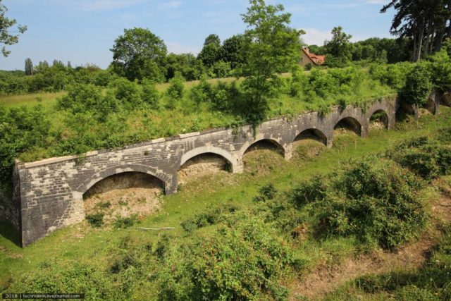 Counter-escarpment wall of North Battery.