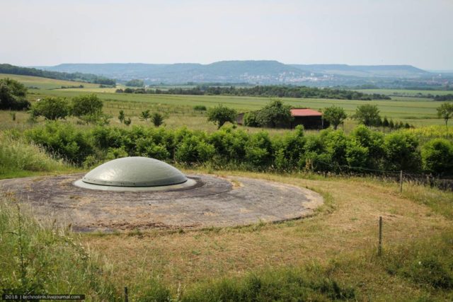 The turret with two 75-mm guns at the North Battery is operational and visitors can see it firing.