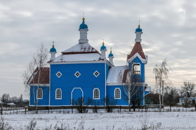 The church of Archangel Michael, Trubezh village. This is approximately how the church in Kamenka would have looked like © Vladimir Mulder