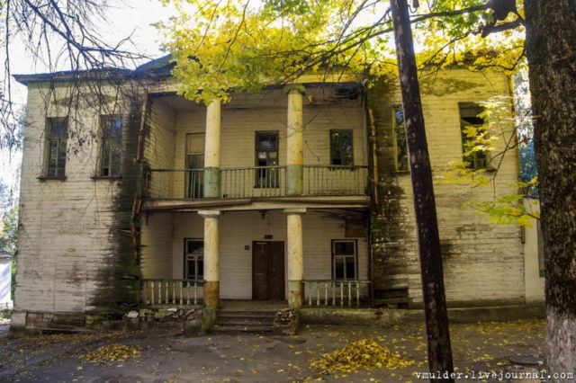 The main entrance to Smetskoy’s manor house © Vladimir Mulder