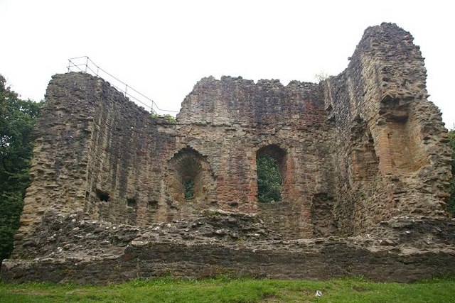 The east wing of Ewloe Castle/ Author: Peter Craine – CC BY-SA 2.0