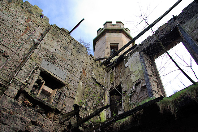 One of the towers as seen from the interior/ Author: M22RDY – CC BY-SA 2.0