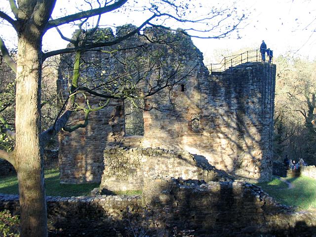 The castle is part of the Wepre Park/ Author: Peter Craine – CC BY-SA 2.0