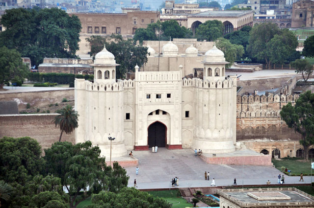 A general view of one of the gates. Author: Lime.adeel – CC BY-SA 3.0