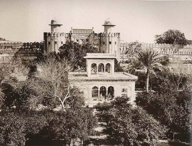 Part of the fort in 1870. Author: Jalo