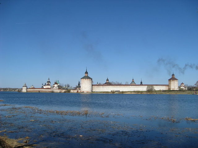 A photo of the monastic complex and its walls dated 2008. Author: ADRebus – CC BY-SA 3.0