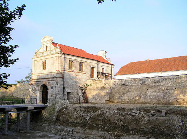 The entrance to the castle. Author: Petro Vlasenko – CC BY-SA 3.0