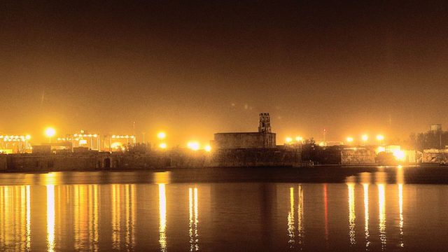 The fort at night. Author: Rodrigo SanSs – CC BY-SA 3.0