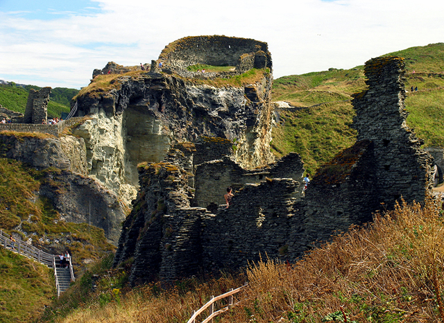 A view of the section of the ruins on the Island/ Author: Pam Brophy – CC BY-SA 2.0