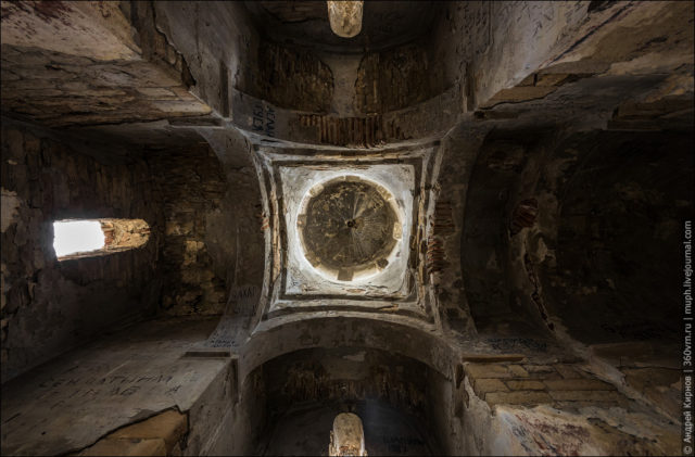 View of church ceiling and dome from below ©Andrey Kirnov