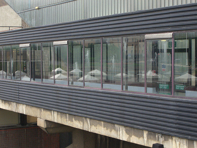 Leeds International Pool, concrete and steel Brutalist style architecture. Author: Russell James Smith – CC BY 2.0