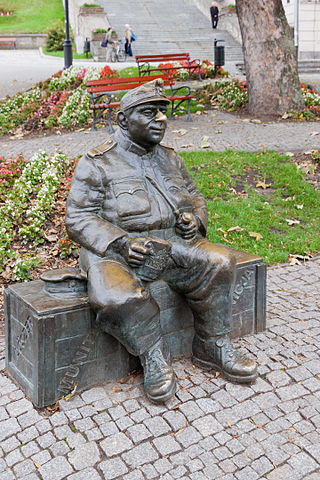 Josef Švejk monument on the Market Square in Przemyśl/ Author: Marcin Konsek – Wikimedia Commons – CC BY-SA 4.0