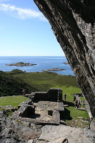 Cliff at the entrance of the cave church, which is dedicated to Archangel Michael/ Author: Ivar Vik – CC BY-SA 3.0