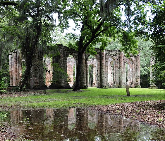 Hidden by large oak trees. Author: Bill Fitzpatrick – CC BY-SA 3.0