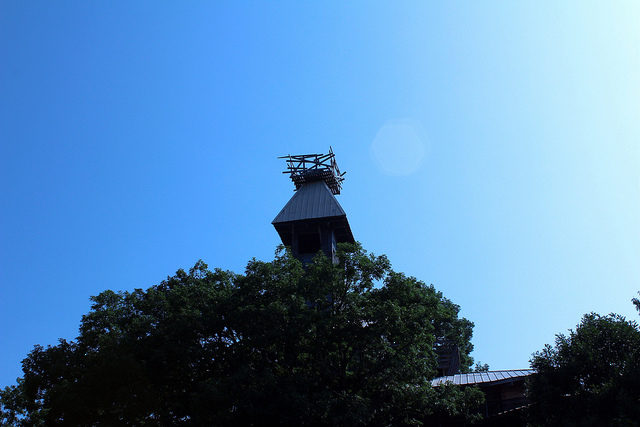 Crows nest of Minister’s Tree House in Crossville, TN. Author: Andy Melton – CC BY 2.0