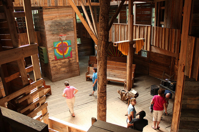 Minister’s Tree House in Crossville, TN. Author: Andy Melton – CC BY 2.0