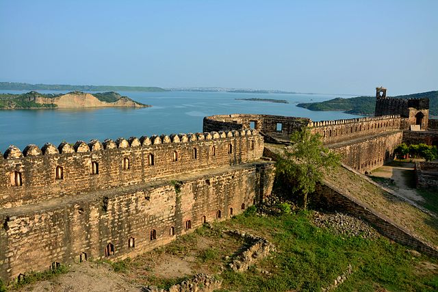 A raised ramp for the artillery/ Author: Muhammad umair wazir – CC BY-SA 3.0