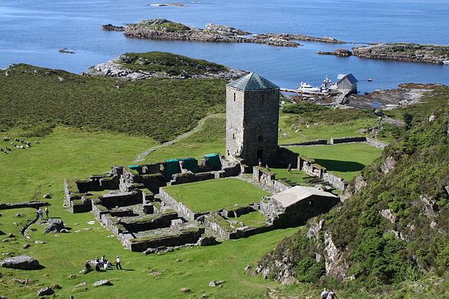 The ruins of Selje Abbey/ Author: Kremle – CC BY-SA 3.0