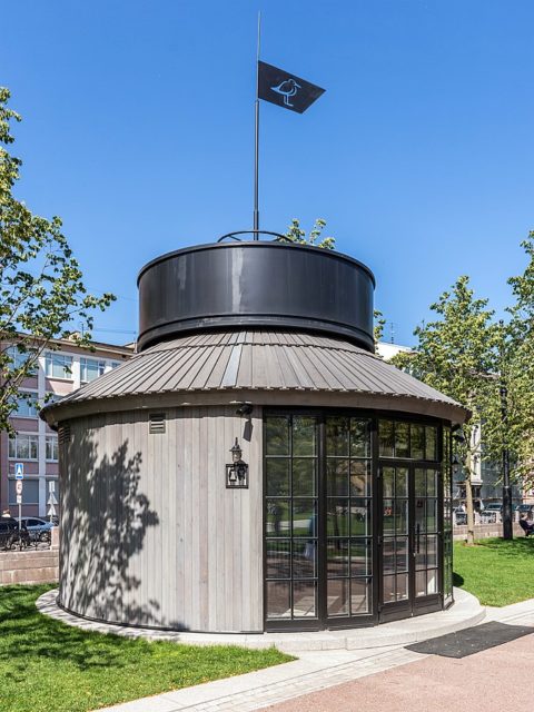 Entrance to the underground restrooms at New Holland park zone. Author: Alex ‘Florstein’ Fedorov CC BY-SA 4.0