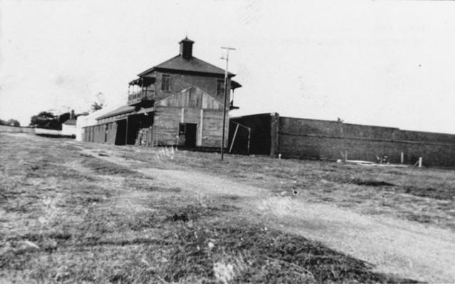 Part of the old wooden prison buildings. Author: John Oxley Library, State Library of Queensland