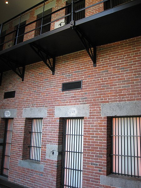 Part of the preserved prison cells in the hotel museum/ Author: Daderot