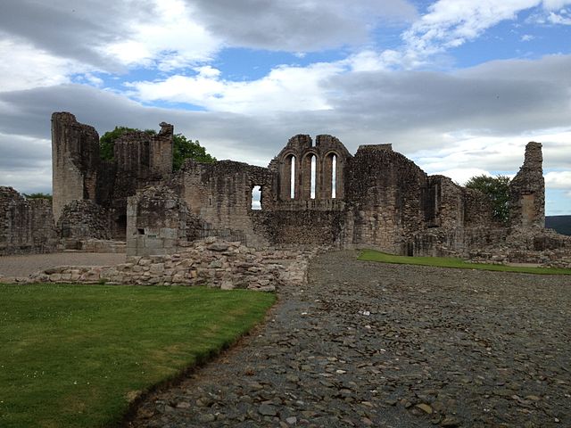 It is one of the most complete examples of a 13th century castle in eastern Scotland/ Author: AJfromCO CC BY-SA 3.0