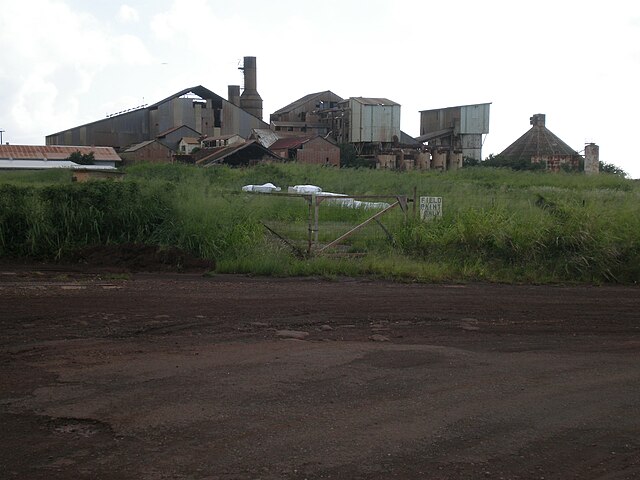 Dirt road running past the Old Sugar Mill of Kōloa