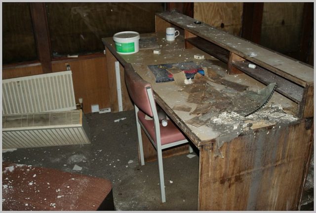 Part of an abandoned office. Author: Skin – ubx from Glasgow – CC BY 2.0